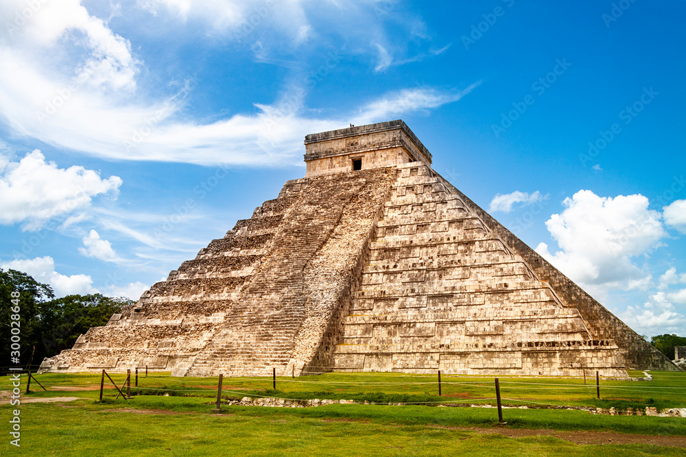 PANORAMIC VIEW OF PYRAMID OF CHICHEN ITZA IN MEXICO PANORAMIC VIEW OF PYRAMID OF CHICHEN ITZA IN MEXICO