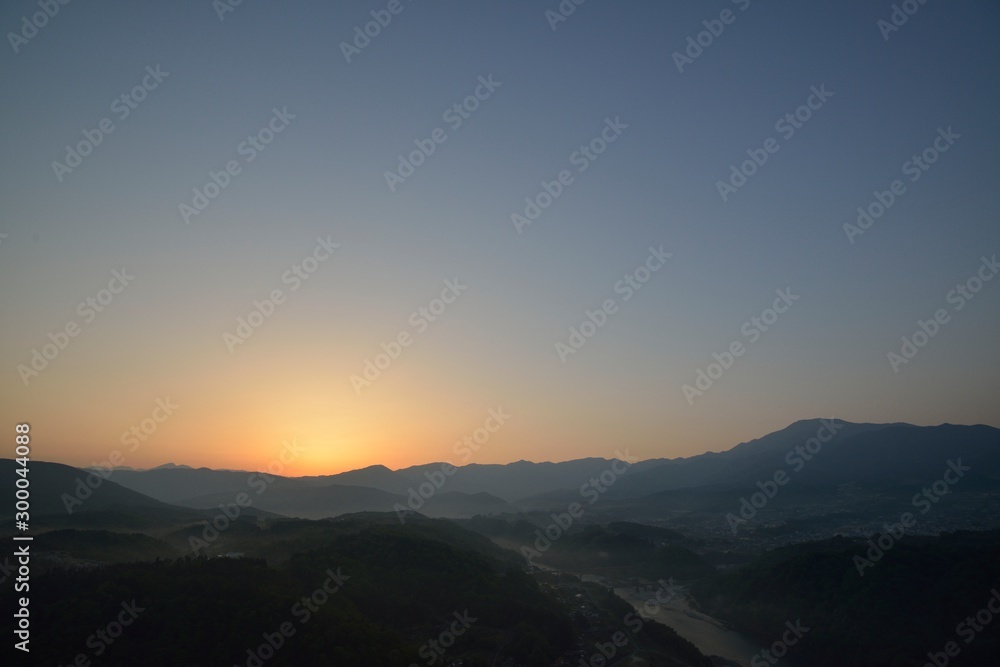 Fototapeta premium 苗木城跡からの日の出