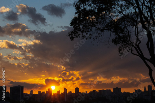 Sunset in the city © Luiz 