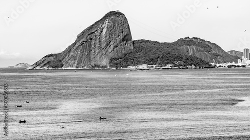 O Pão de Açúcar sendo visto da orla da cidade de Niterói, Rio de Janeiro, Brasil photo