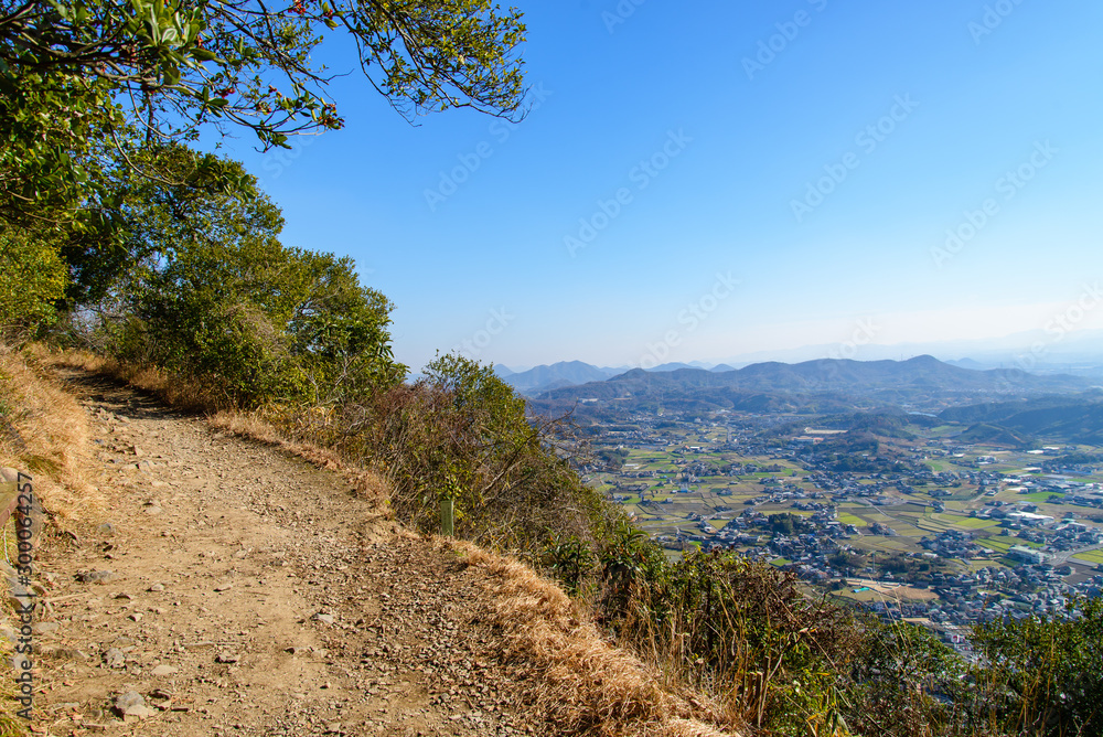 写真素材：飯野山、香川県、山、風景、晴れ、登山、登山道、讃岐平野
