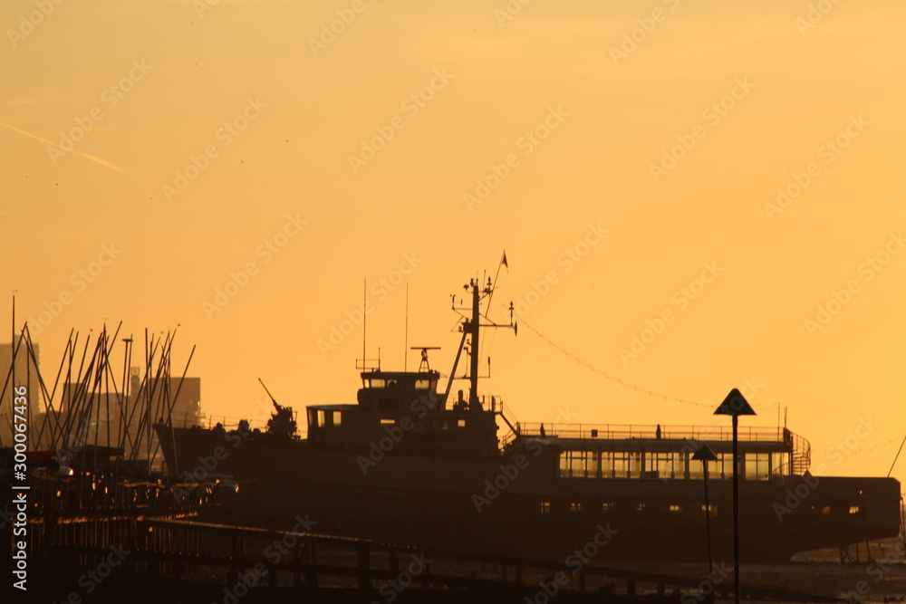 Fototapeta premium Silhouette at Dawn of a Boat