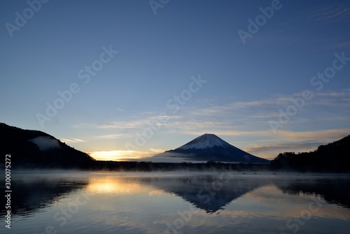 精進湖から富士山