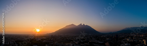 CERRO DE LA SILLA AMANECE