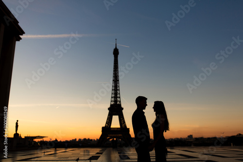 Silhouette of couple and Eiffel tower