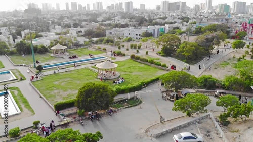 Wallpaper Mural Hill Park - Top Aerial View Green Park and 2 White Arches with Many Visitors  Torontodigital.ca