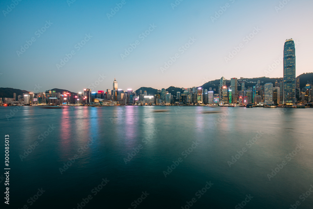 Fototapeta premium Long exposure photography of Victoria Harbor in Hong Kong 