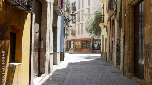 Fototapeta Naklejka Na Ścianę i Meble -  Gasse in Barcelona