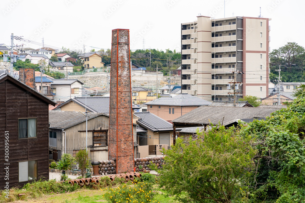 Obraz premium 写真素材: やきもの散歩道 常滑 煙突