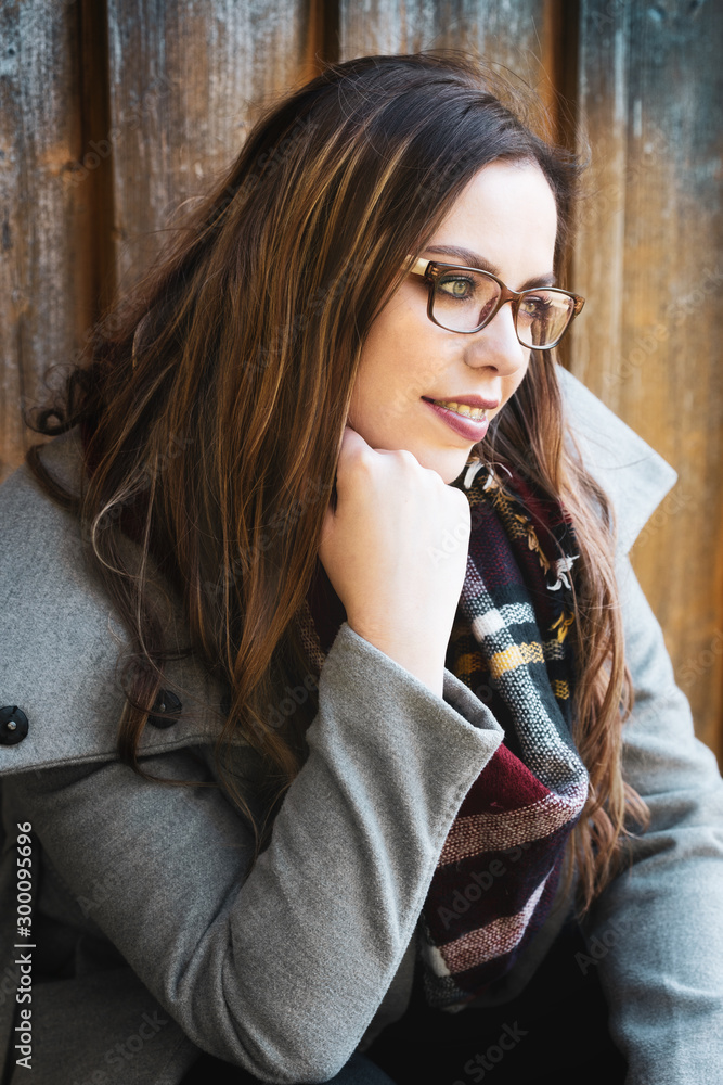 schöne, brunette Frau mit Brille und Zahnspanger Stock Photo | Adobe Stock
