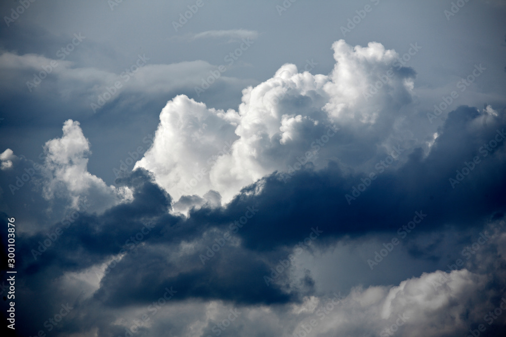 Cielo blu con nuvole Cielo blu con nuvole