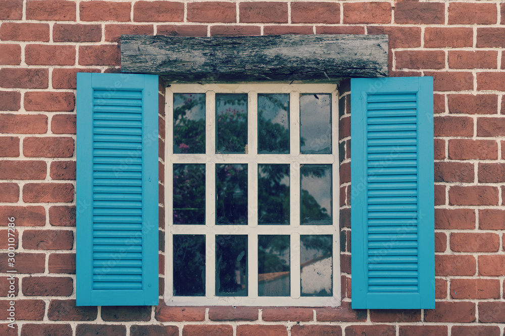 Obraz premium Retro a window with an arch on wooden wall