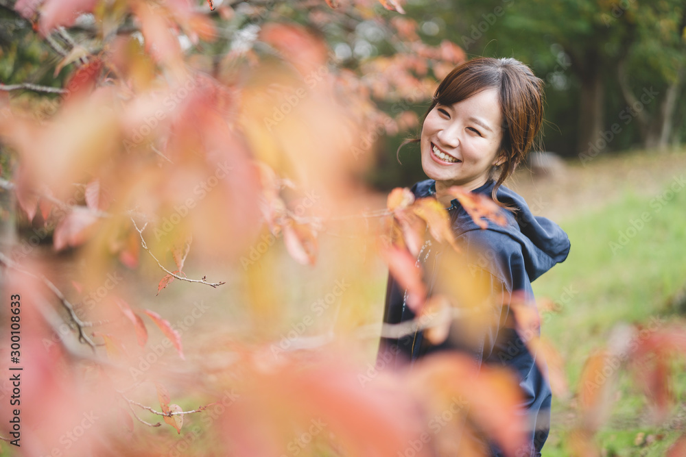 秋の女性 秋の女性
