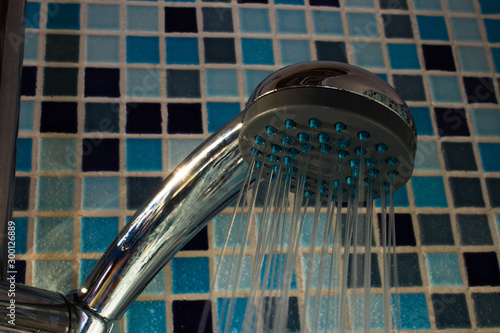 taking a shower is environmentally friendly if the water is closed while soaping up