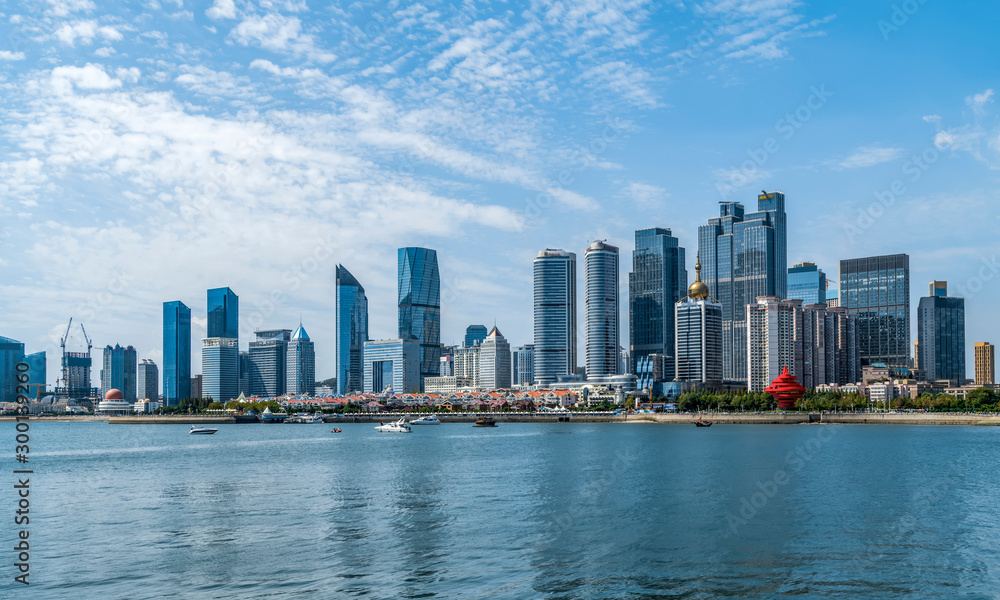 Obraz premium Qingdao coastline architectural landscape and urban skyline..