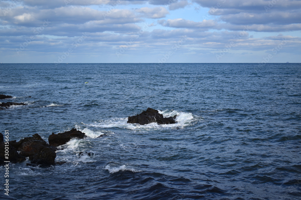 Fototapeta premium Rocky beach View Blue Sky Back ground