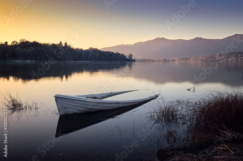 Forgotten sunk boat © afinocchiaro