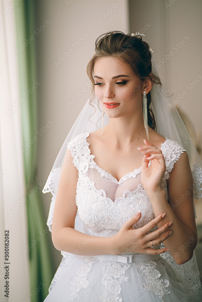 Wedding Hairstyle. Beautiful Bride Portrait with Curly Hair Style, Makeup,  Wearing in White Boudoir Dressing Gown Posing on Stock Image - Image of  beautiful, closeup: 75310029