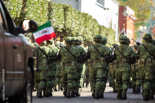 Cuadro en lienzo a group of mexican soldiers and a pick up truck during the annual parade to cele
