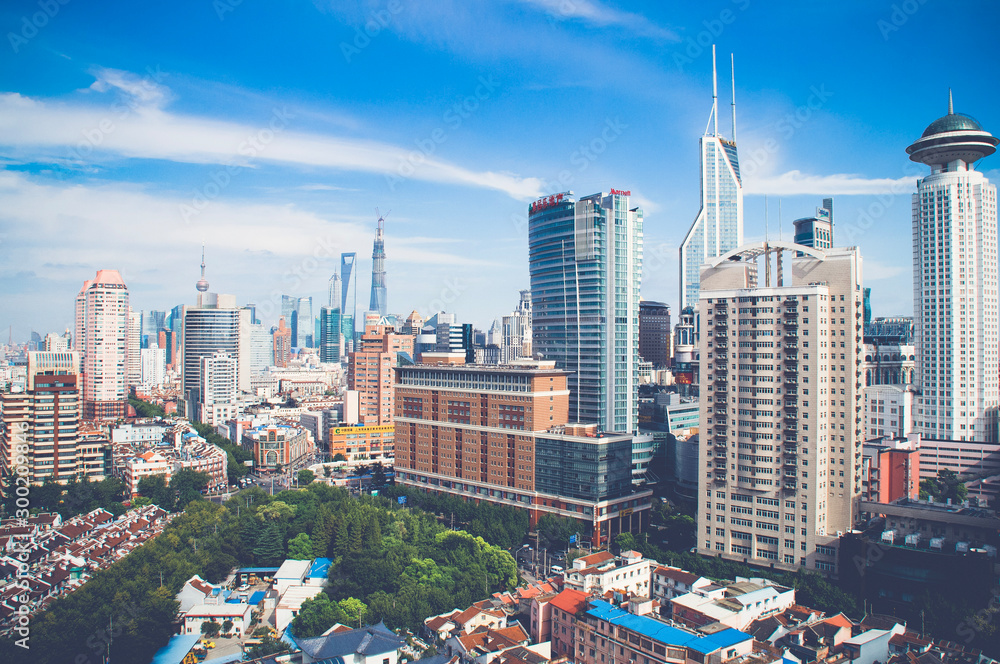 Naklejka premium Shanghai skyline Pudong and Puxi with park