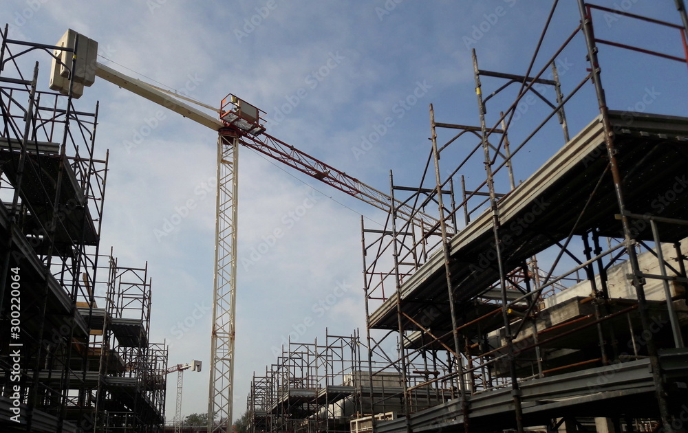 Lavori in corso nel Cantiere edile - gru e ponteggio Lavori in corso nel Cantiere edile - gru e ponteggio