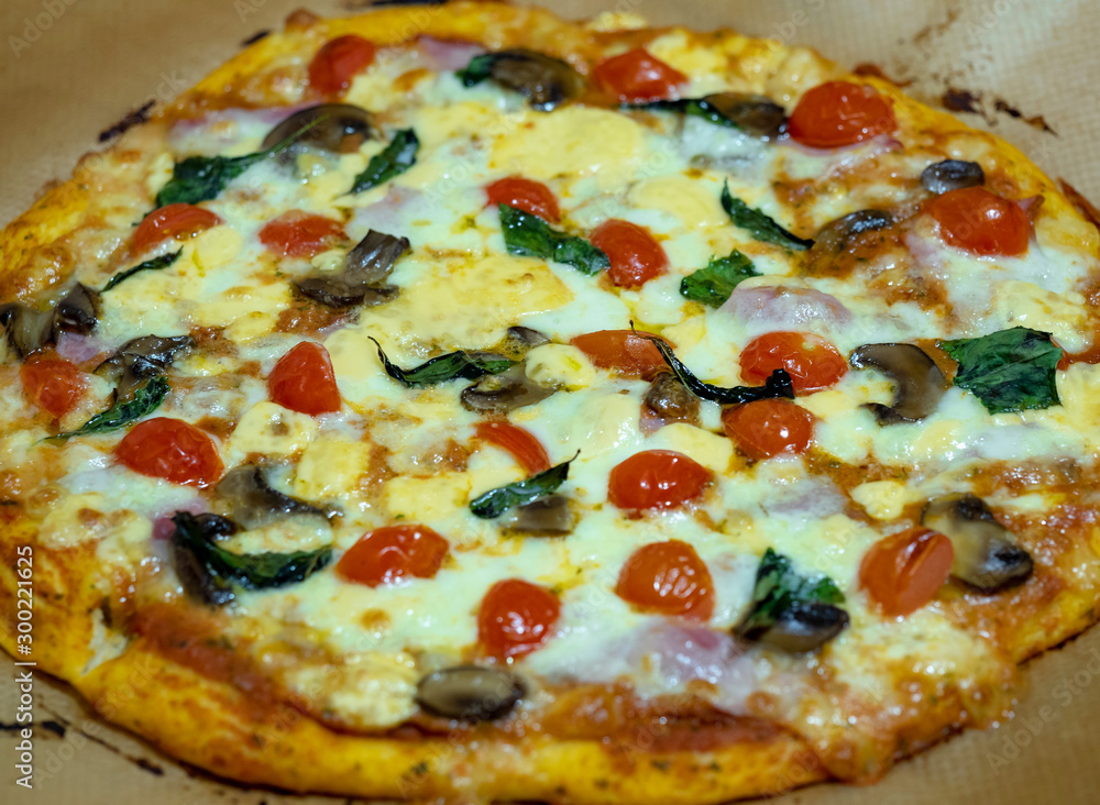 fresh handmade pizza. Italian dish on thin dough made at home foto de Stock  | Adobe Stock