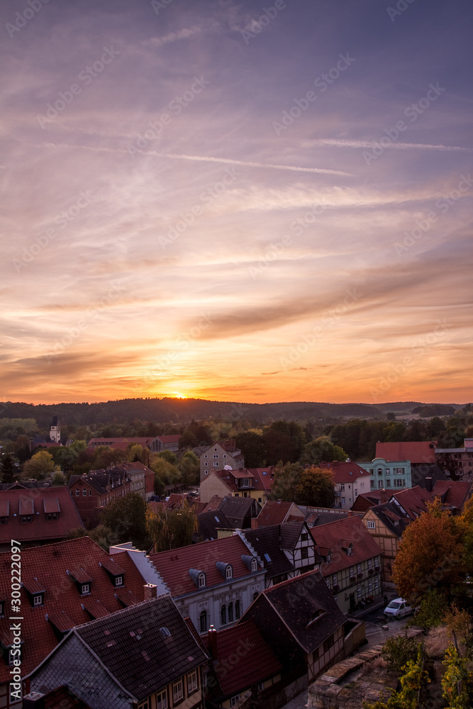 historische Altstadt von Quedlinburg am Abend vom Stiftsberg