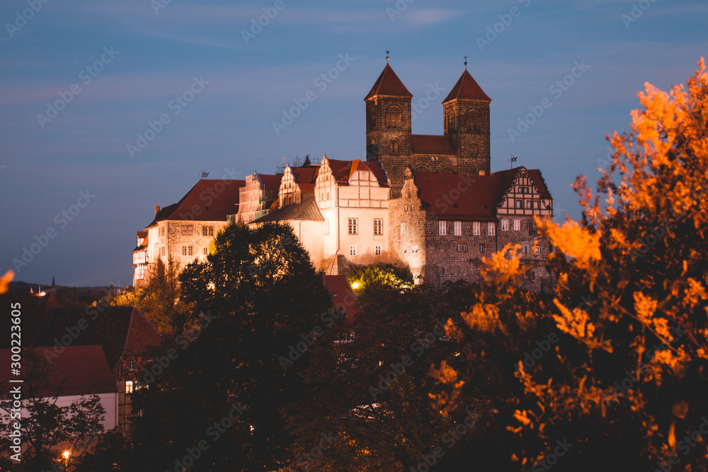 Stiftskirche in Quedlinburg bei Nacht am Abend