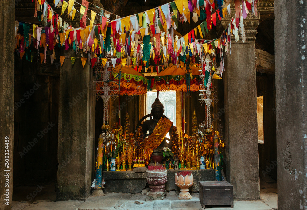 Naklejka premium Miejsce kultu Buddy Świątynia Angkor Wat w Kambodży w pobliżu miasta Siem Reap w Azji