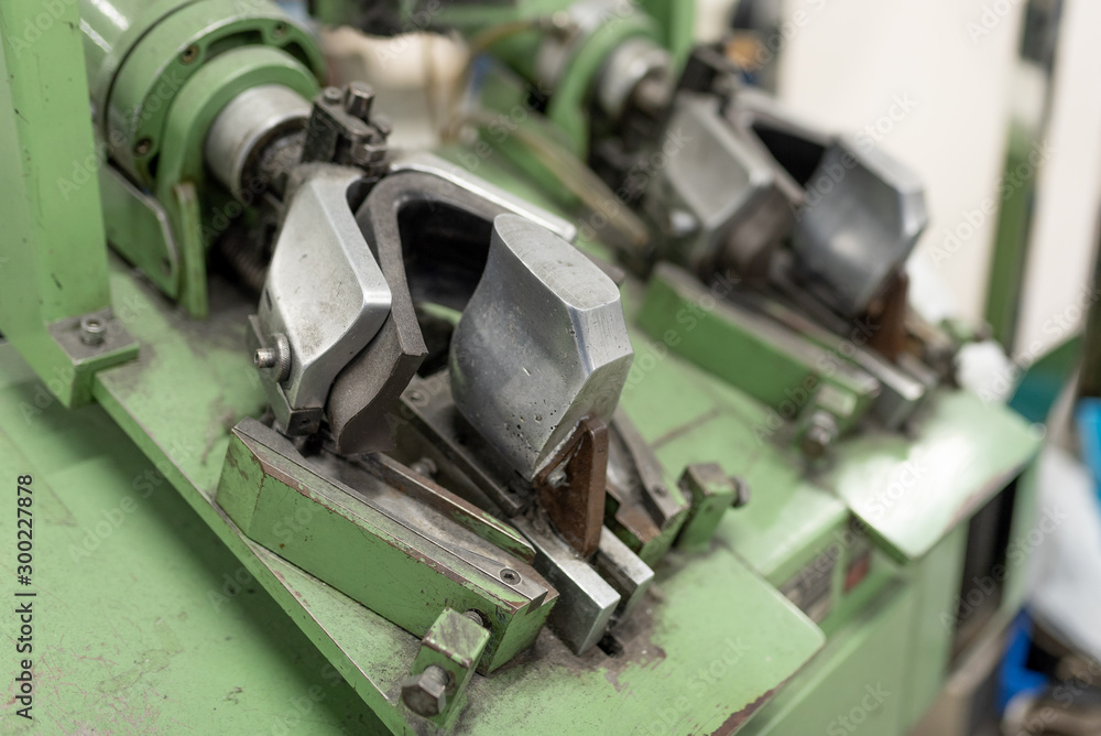 Machine for inserting backdrops. Shoe production. Machine for inserting backdrops. Shoe production.