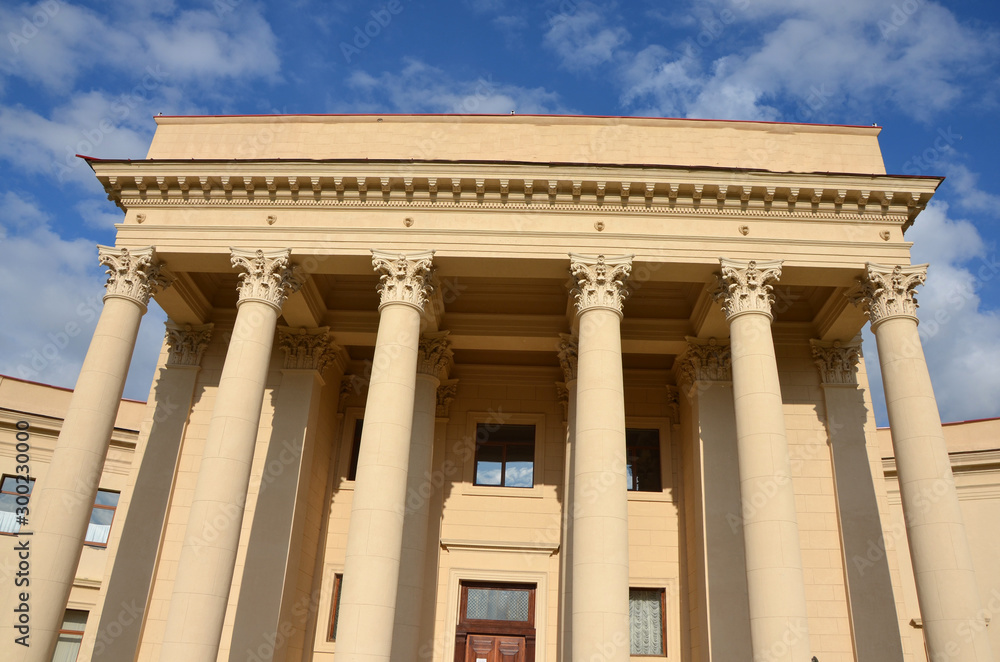 Naklejka premium beautiful building with columns