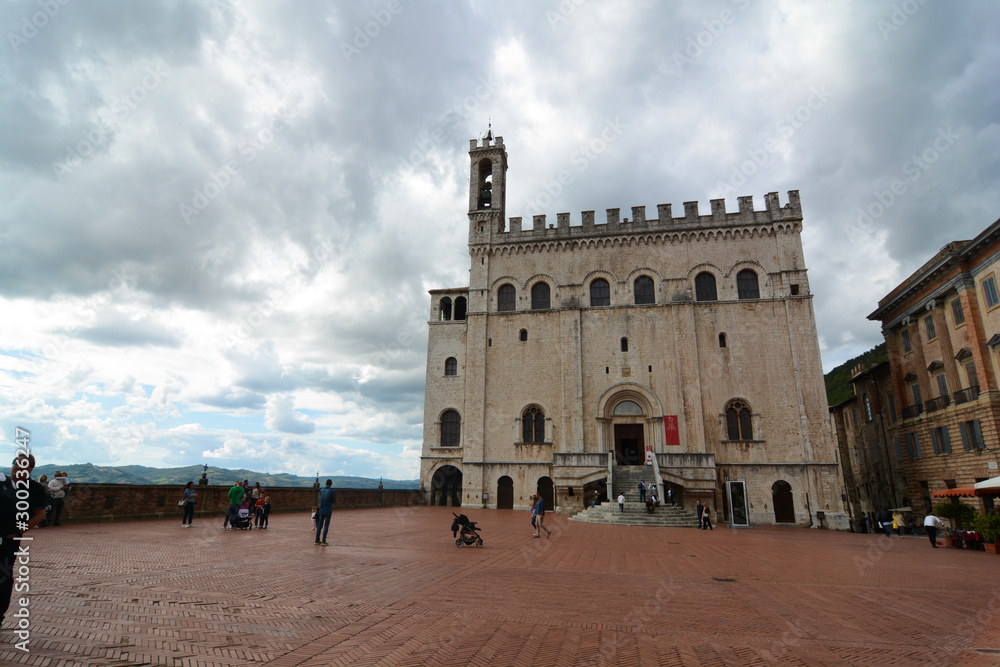 Fototapeta premium piazza centrale di Gubbio
