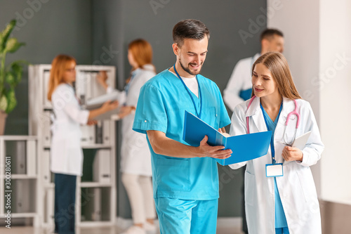 Doctors discussing somethin...
