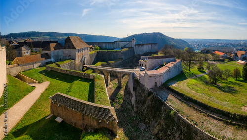 Photo Top view of a part of the old citadel in the city of Besancon