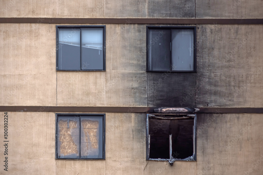火災にあった廃墟の窓　Abandoned building in fire