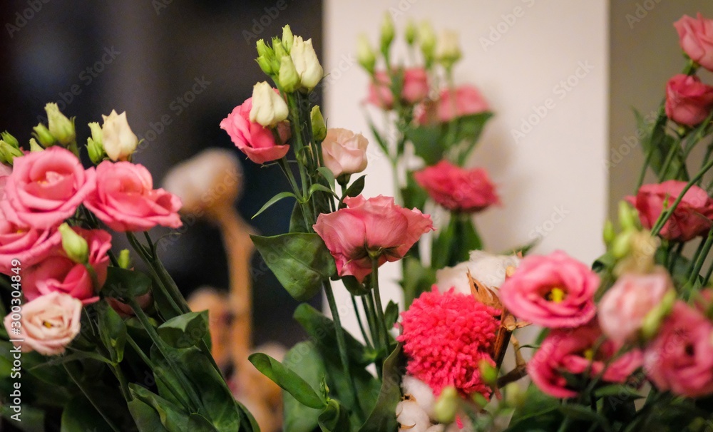Closeup selective focus bouquet pink roses at night
