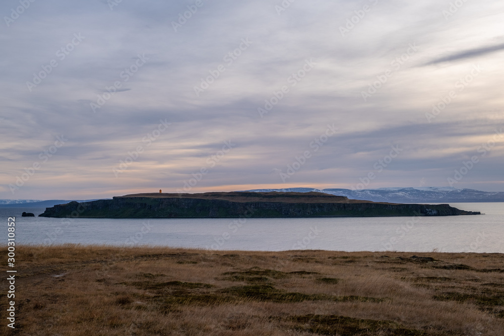 Die Insel Grímsey nahe Drangsnes in den isländsichen Westfjorden