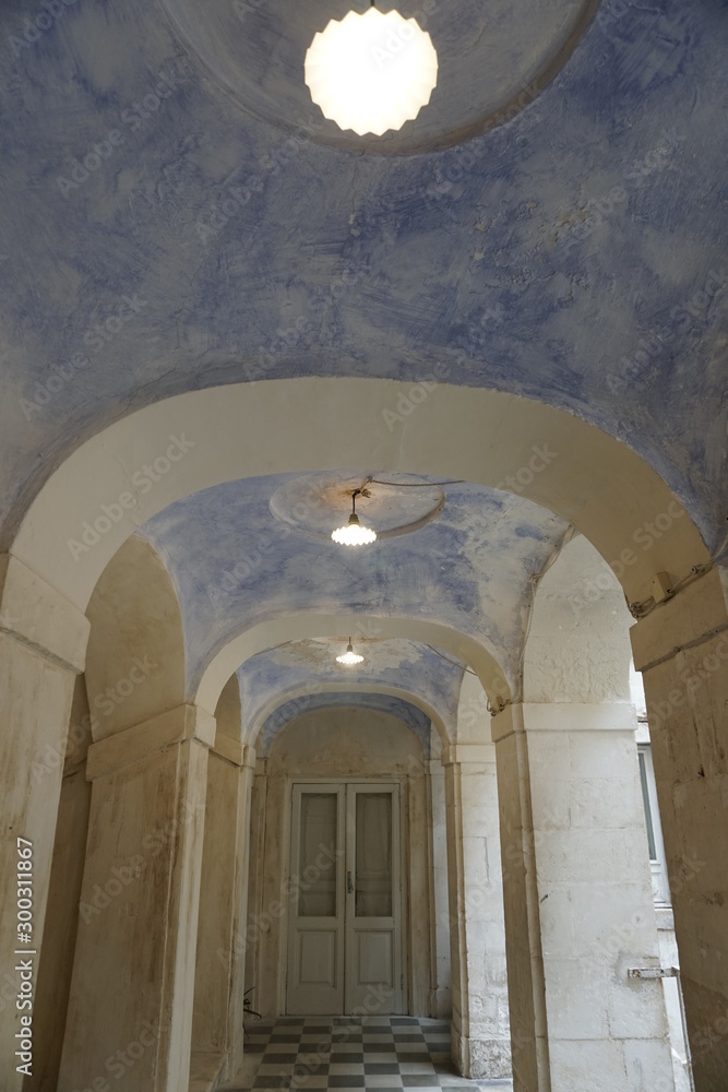 Fototapeta premium Soffitto con lampade