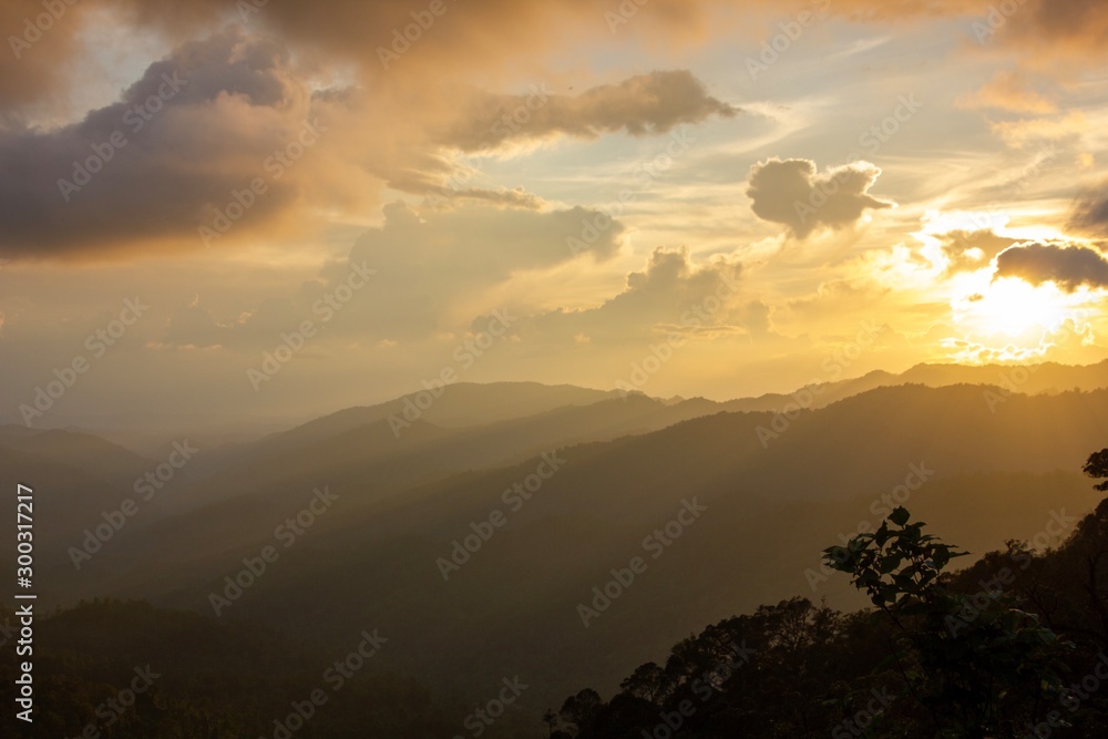 Obraz premium sunset in the mountains