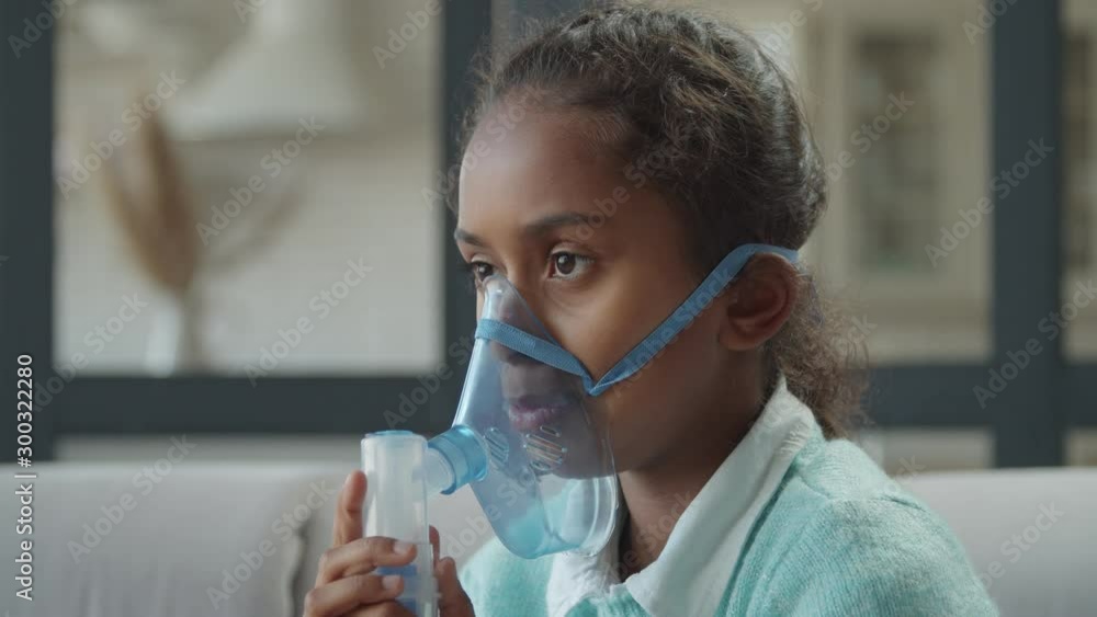 Vídeo do Stock: Portrait of sick preadolescent african american girl in ...