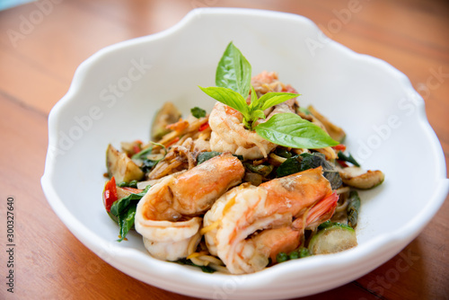 Spaghetti with spicy shrimp on white dish