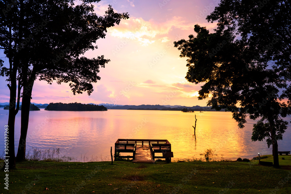 Obraz premium Pom pee viewpoint with twilight sky