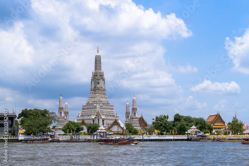 Wat Arun Ratchawararam (Temple of Dawn) and five pagodas, famous tourist destination in Bangkok, Thailand © wirojsid