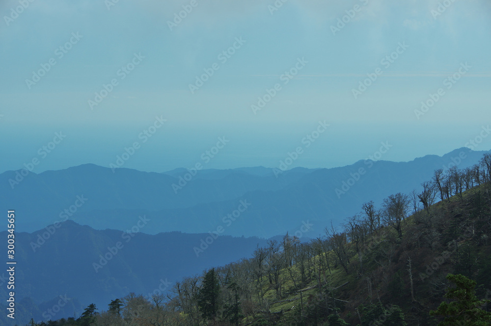 尾根と山 尾根と山