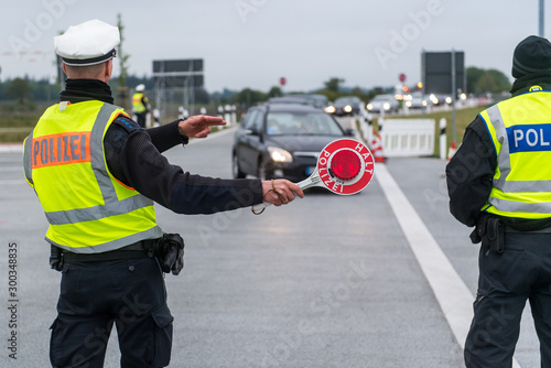 Polizeikontrolle auf einer Autobahn