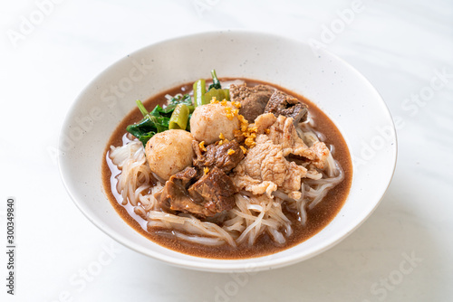 Rice noodle soup with Stewed pork