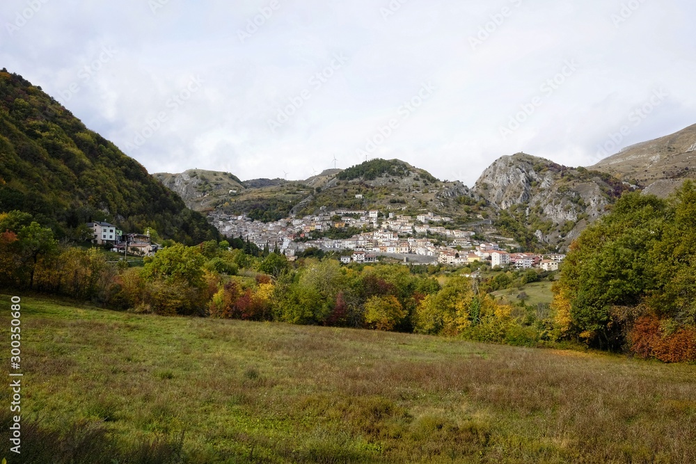 panorama of the town of Roccamandolfi