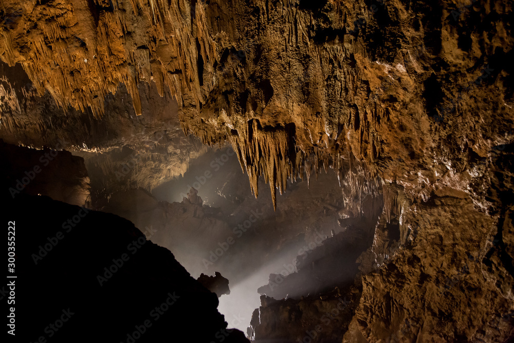 Fototapeta premium interior cueva de valporquero