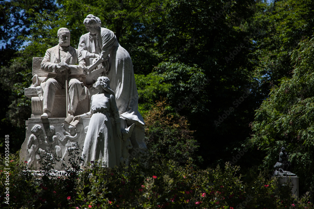 monumento a Campoamor en el parque de El Retiro