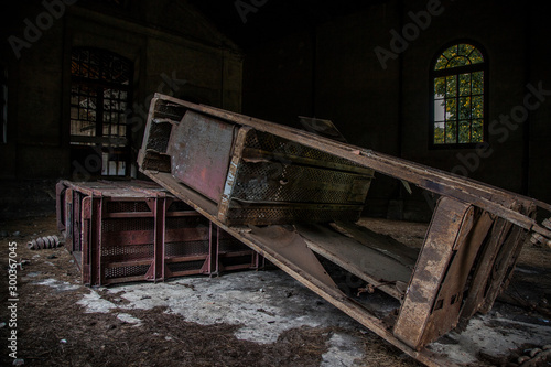 Wallpaper Mural antigua jaula minería abandonada Torontodigital.ca